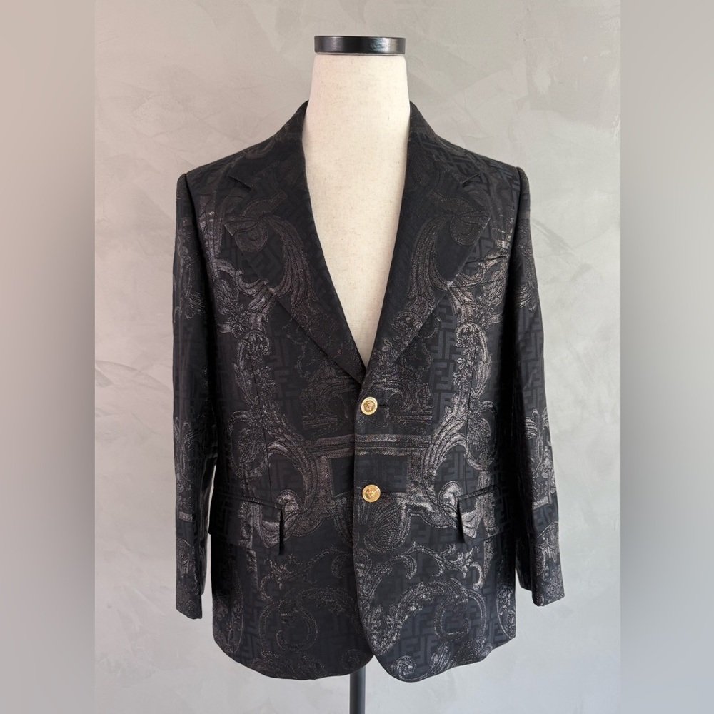 RARE FENDACE BLACK BLAZER WITH BAROCCO ACCENT SIZE 48 IT / Medium US.